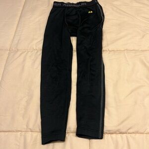 Under Armour Boys Black Base 2.0 Size YSM